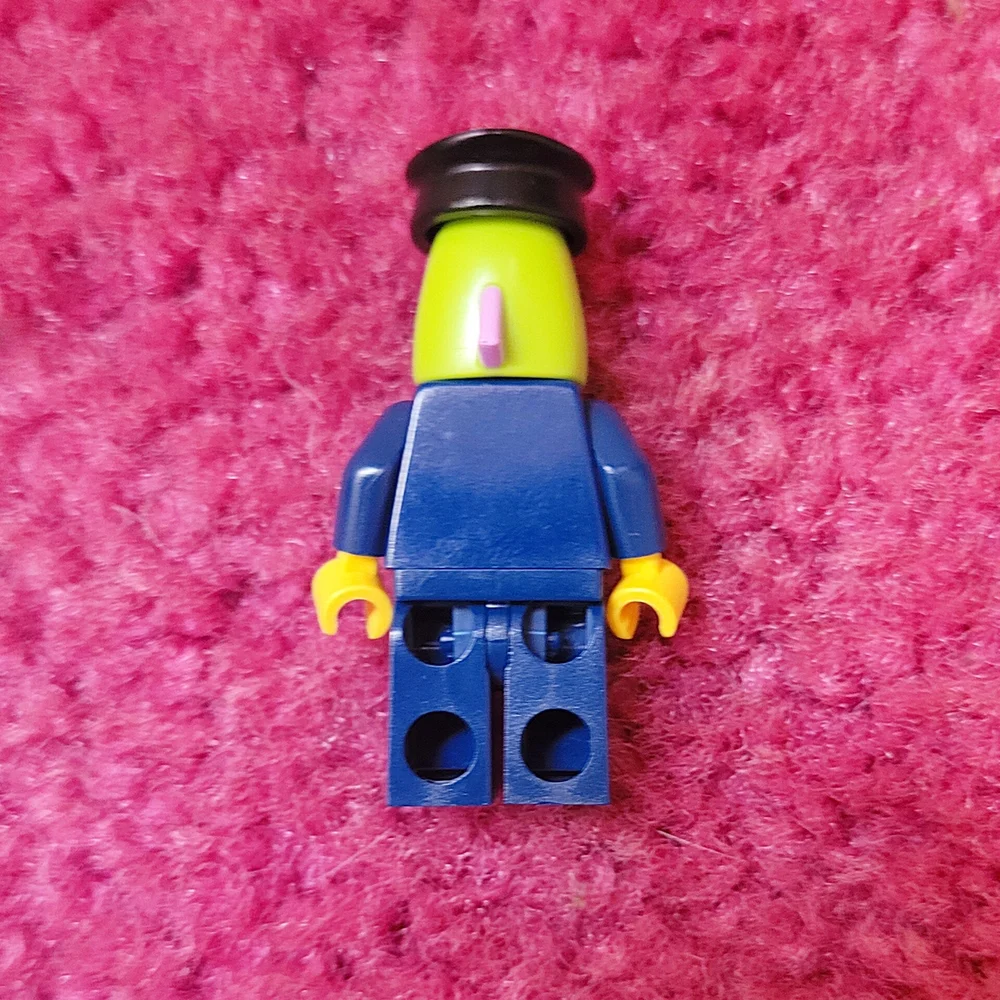 LEGO Bus Driver from SpongeBob Squarepants Series - Picture 3 of 3